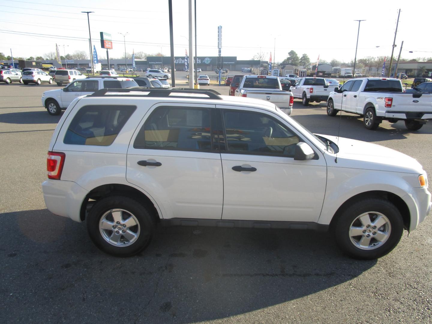 2012 WHITE Ford Escape XLS FWD (1FMCU0C7XCK) with an 2.5L L4 DOHC 16V engine, located at 1814 Albert Pike Road, Hot Springs, AR, 71913, (501) 623-1717, 34.494228, -93.094070 - Photo#2